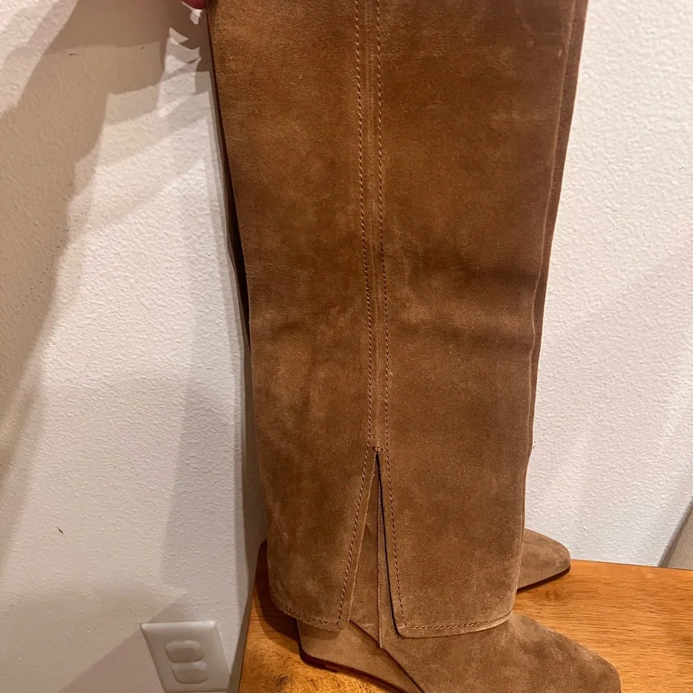 Vince Camuto - Picture 2 of 6